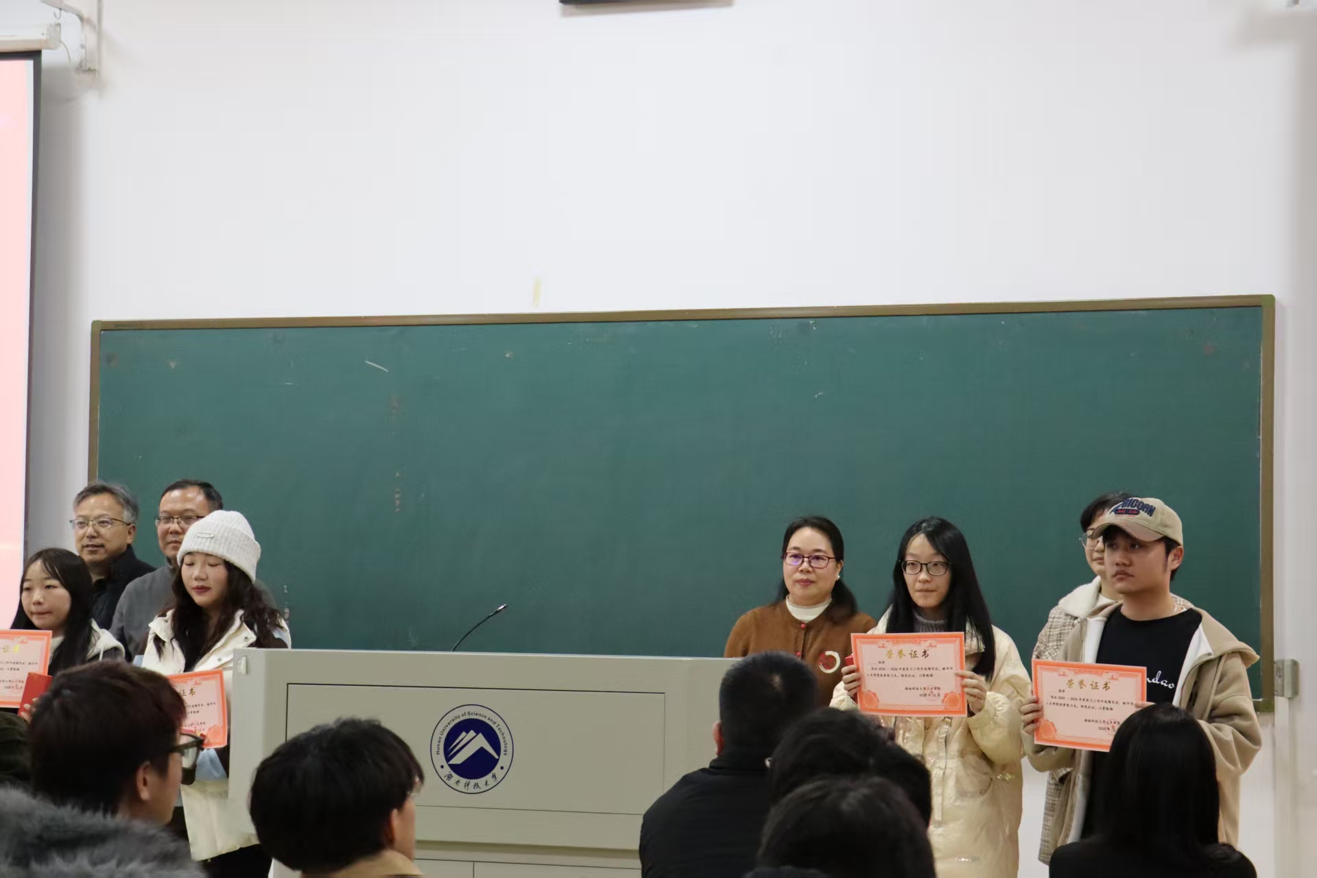 9d756ac9cae2403ba0d6c8820566325e.jpg